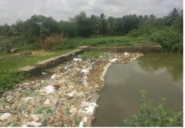 Do wine lovers throw bottles of wine and water to prevent river water from evaporating?