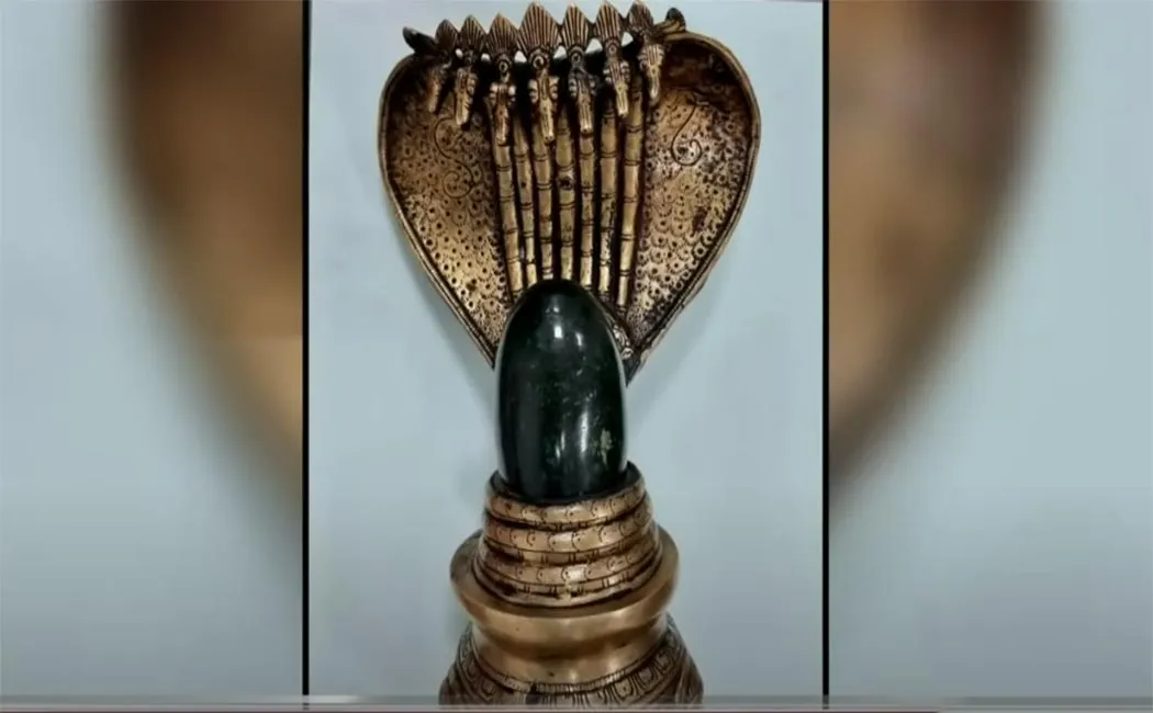 Confiscation of ancient greenstone lingam; Two arrested!