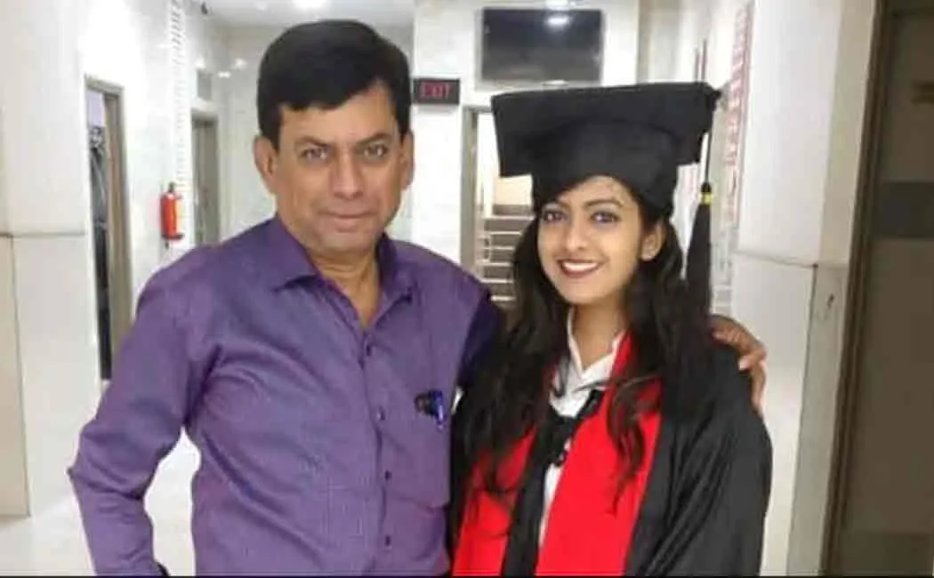 father and daughter studies at same college in mumbai