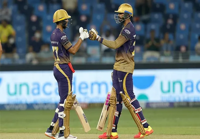 Chennai Super Kings win IPL trophy