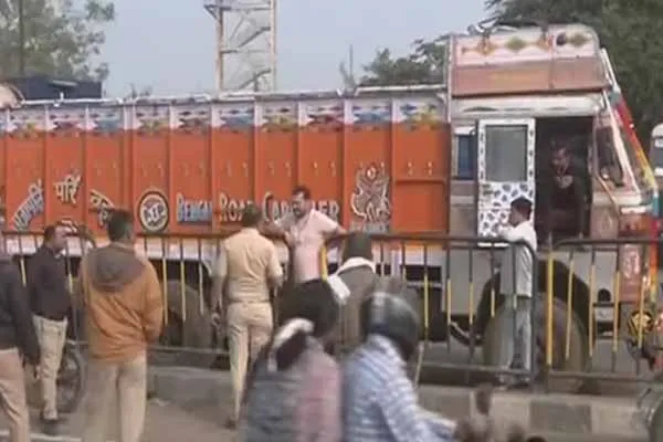 Drivers struggle; Central government calls for talks