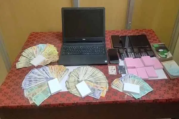 puducherry ariyankuppam issuce police arrested 4 mens 