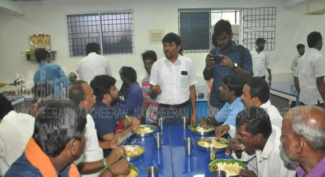 10 rupees worth food hotel; Rajini fan birthday celebration