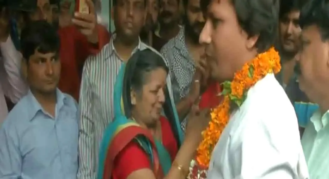 Supporters of BJP MLA attack the official with a cricket bat