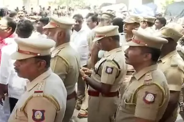 PM modi MANN KI BAAT program Police remove LED screens