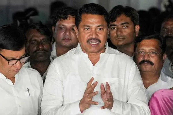 Controversy by Congress leader for compares BJP to dog