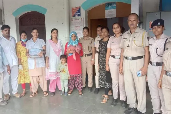 Muslim couple names baby Mahalaxmi in mumbai