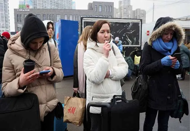 Economy, Russian people leaving traffic jams!
