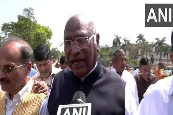 congress chief malligarguna khagay reptiles about modi speech  