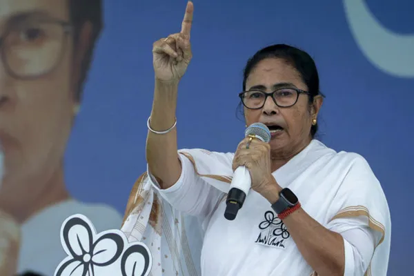 Mamata Banerjee warns BJP will win if vote for Congress