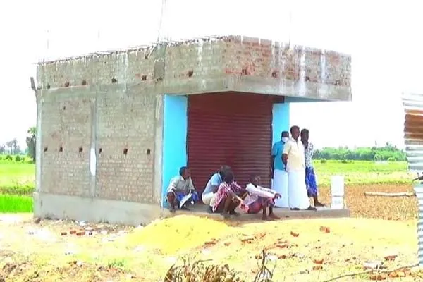 Government opening new liquor store; Mannargudi people protest;