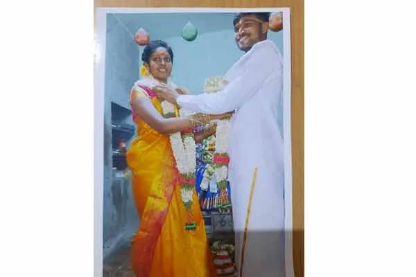 Lovers who got married in the style of Alaipayuthey movie; Boyfriend who stopped marriage and got married ...!