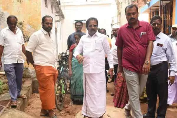 trichy mayor anbazhagan field visit corporation contractract work 