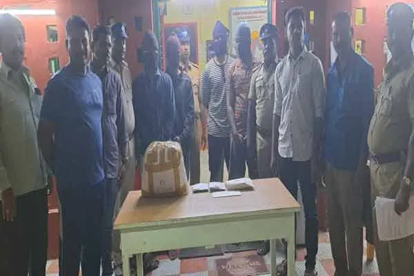  police arrested by chidambaram mbbs students  