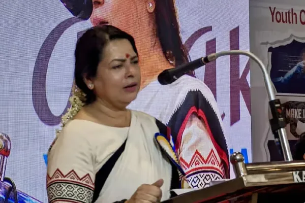 the central minister reprimanded the young woman for not say Bharat mata ki jai