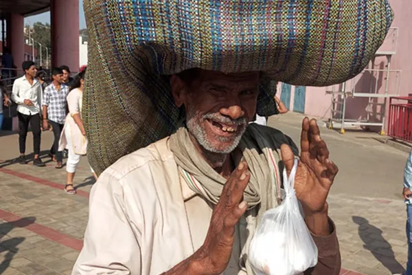 Denial of entry to an old man with dirty clothes at metro rail in karnataka