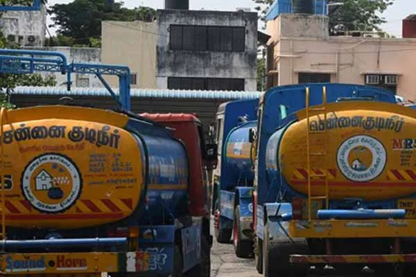Supply of drinking water through trucks in Chennai; Notification of helpline numbers