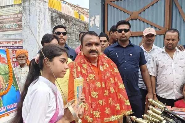 BJP MLA's Distribution of swords to female students in bihar