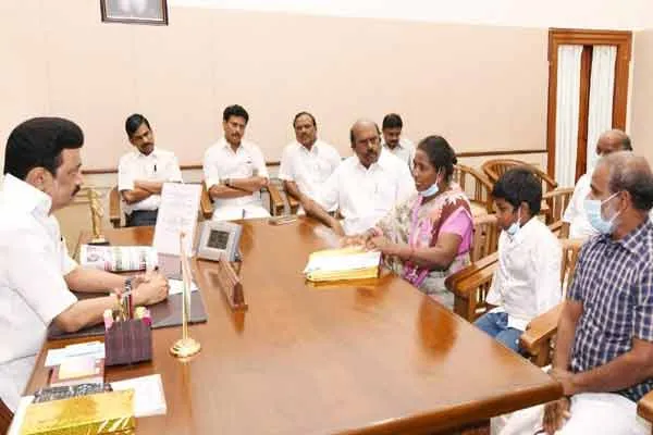 Student's mother Ms. press conference