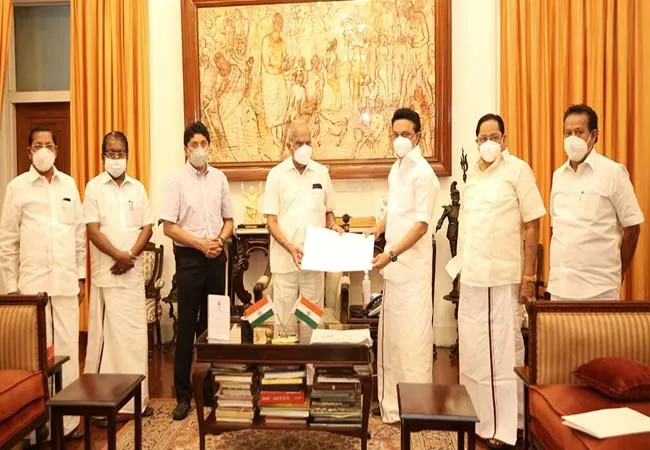 dmk president mkstalin meet with tamilnadu governor 