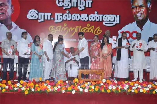 Vairamuthu speech He who forgets his sacrifice and pretends to be an average person 