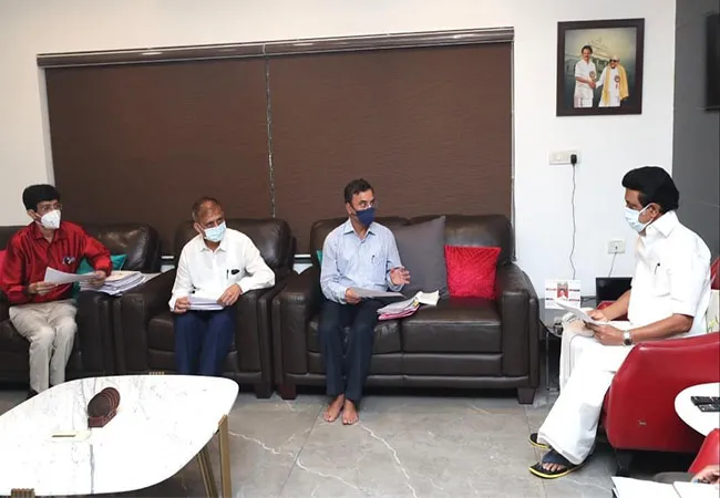 coronavirus prevention dmk chief mkstalin discussion with govt officers 