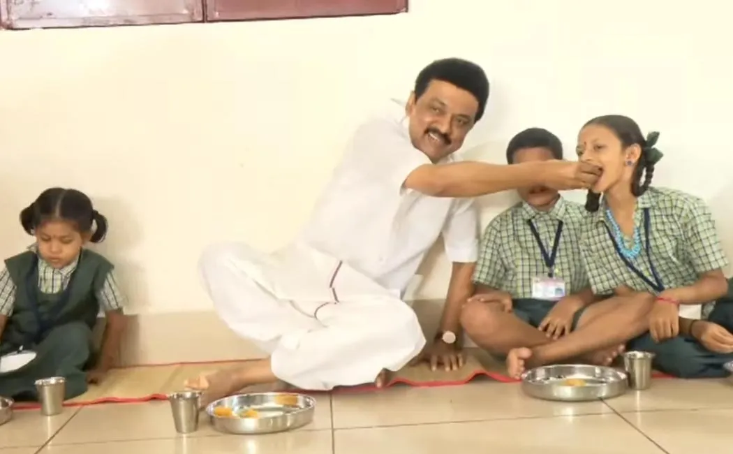 Chief Minister M. K. Stalin fed food to students!