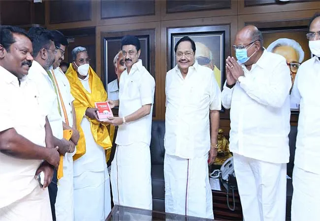 Siddaramaiah meeting with Chief Minister M.K.Stalin!