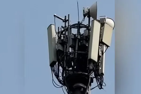 Bus driver climbs mobile tower near Samajwadi Party office in uttar pradesh