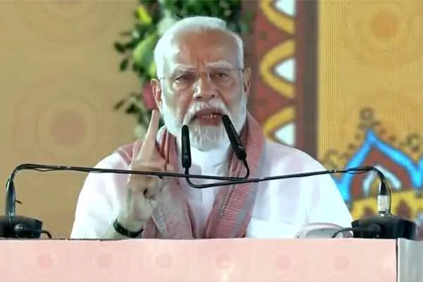 PM Modi assures families of the victims will get justice 