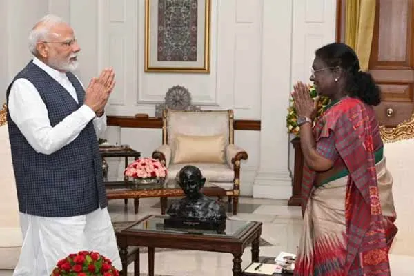 PM narendra Modi meets the President droupadi murmu