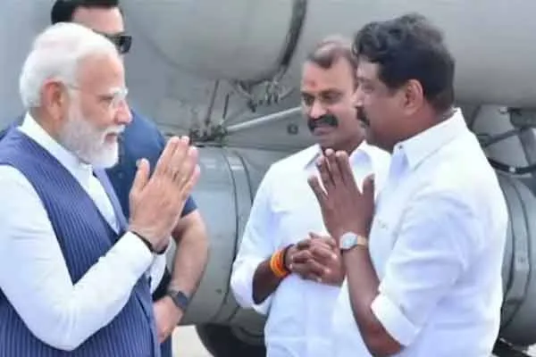 Nayinar Nagendran meets PM  narendra Modi