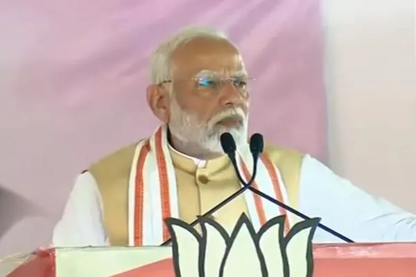 Pm Modi criticizes congress alliance in maharashtra