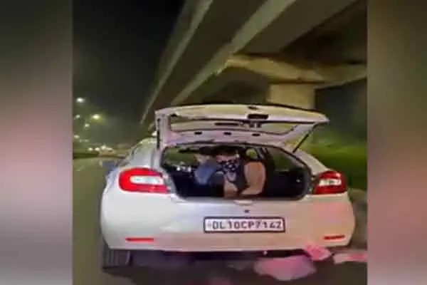 haryana gurugram money in road viral video 