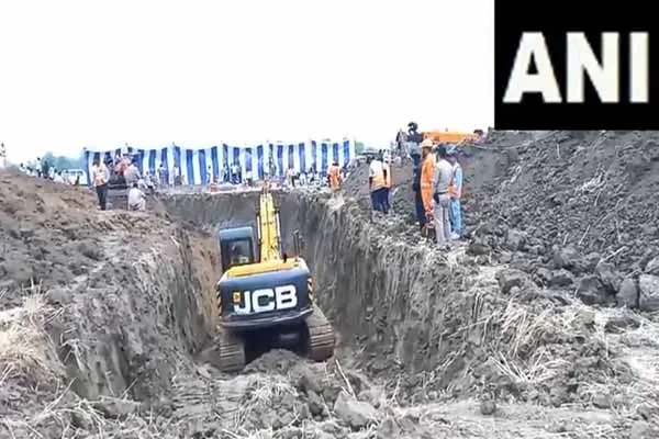 A child who fell into a borehole; Rescue operations are intense