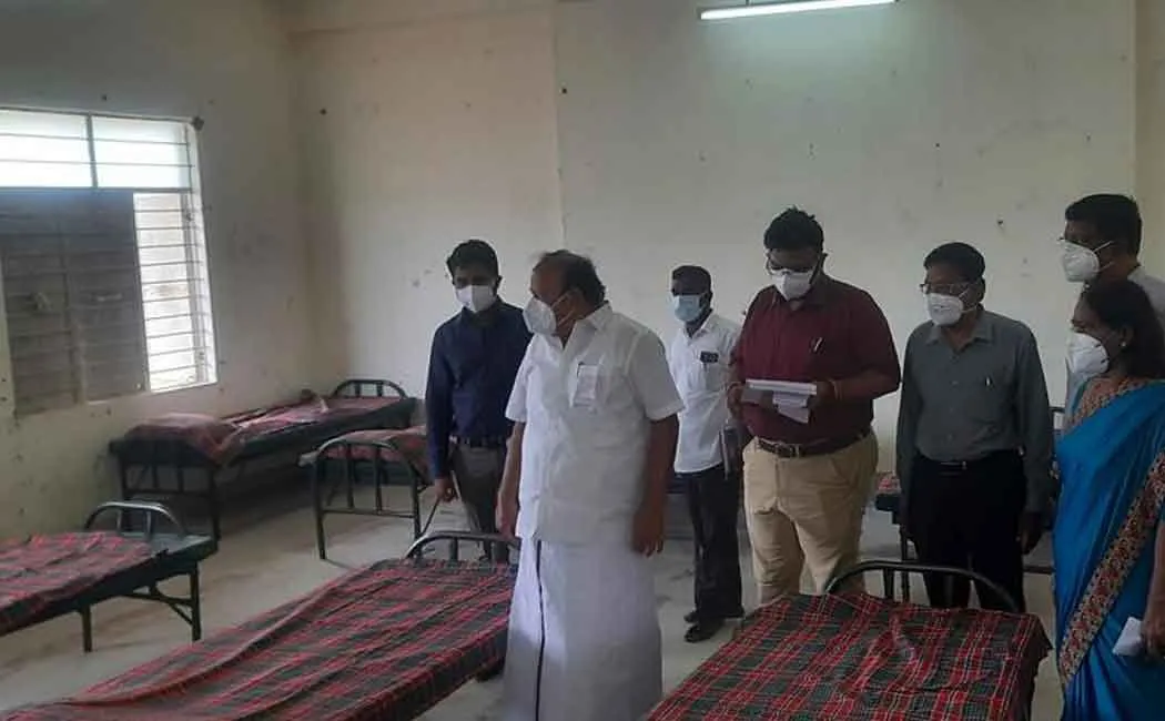 Minister MRK Panneerselvam inspects Oxygen Storage Center