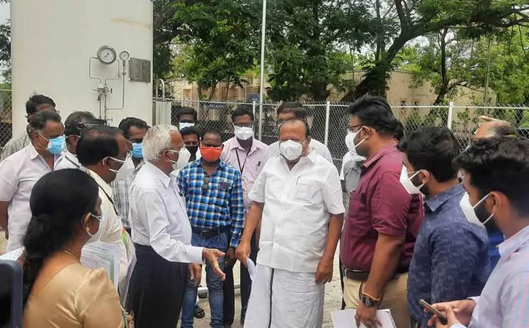 Minister MRK Panneerselvam inspects Oxygen Storage Center