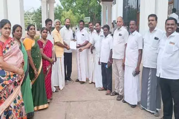 trichy perarasar perumbidugu mutharaiyar memmorial hall open request bjp to collector  