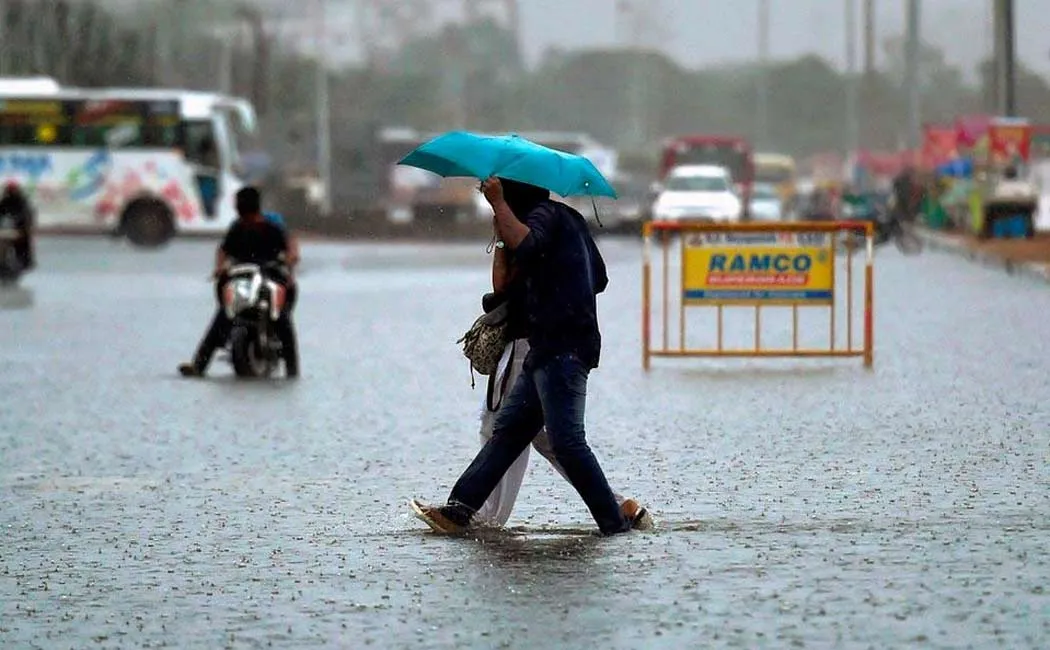 Chance of heavy rain in 11 districts
