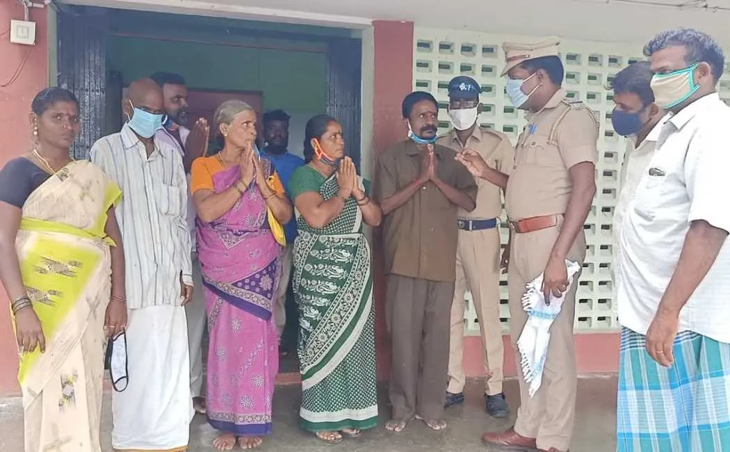 a head constable reunites a man with his family who lost 14 years ago