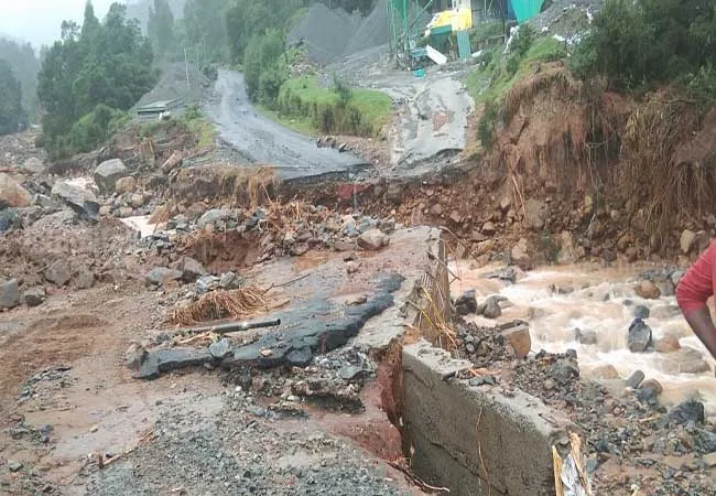 tamilnadu nilgiris heavy rains  flood peoples affected need help 