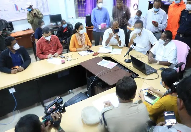 puducherry cm narayanasamy press meet nivar cyclone 