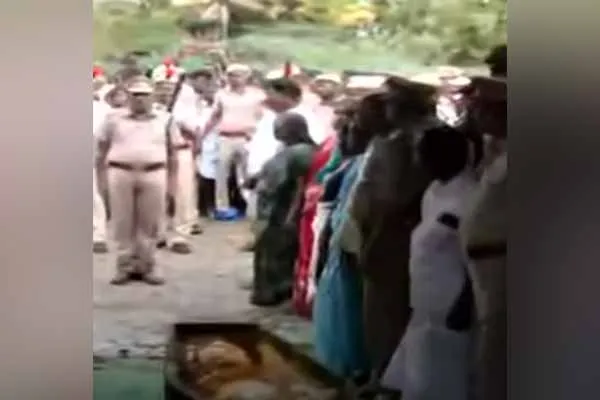 Nagai MP Selvaraj was laid to rest with the respect of the govt