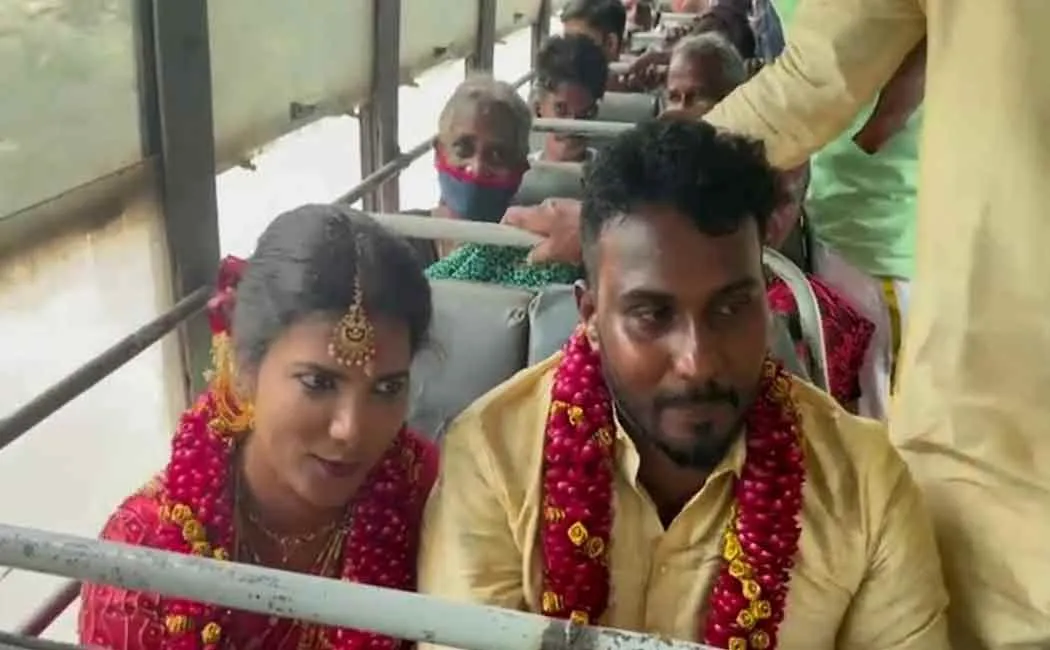 The bride and groom who went to the bus station after the wedding 