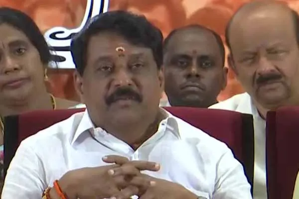 Nayinar Nagendran surprise meeting with Edappadi Palaniswami