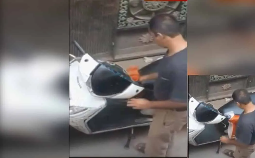 Indian national flag to wipe the vehicle..