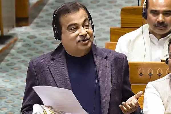  Union Minister Nithin gadkari says Trying to hide his face in international conference