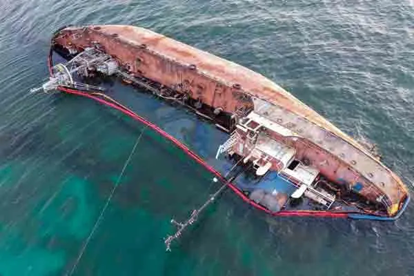 Ship capsized at sea 13 Indians are missing
