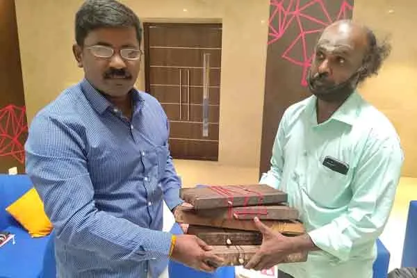 palm leaf script talks about cholas history valangaimalai