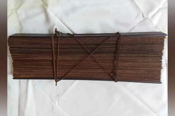 palm leaf script talks about cholas history valangaimalai